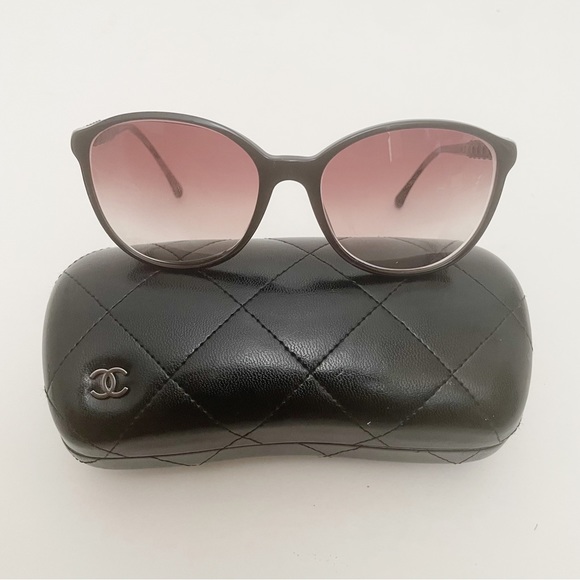 CHANEL black sunglasses with case - Picture 1 of 8